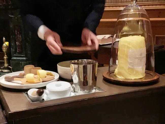 【リッツカールトン大阪】超高級！フランス料理レストラン ラベ - La Baie でドキドキのコースディナー！【高級レストランでの服装】