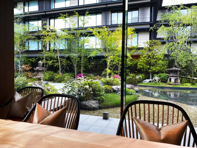 【マリオット アメックス プレミアム】高級ホテルに無料宿泊！旅行をお得にアップグレード！Marriott Bonvoy アメリカン・エキスプレス・プレミアム・カード【紹介】