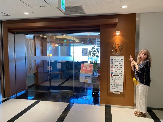 [コロナ後初海外旅行！夏休みグアム旅行記9] カードラウンジ健在！有料だけどビールを注文♪