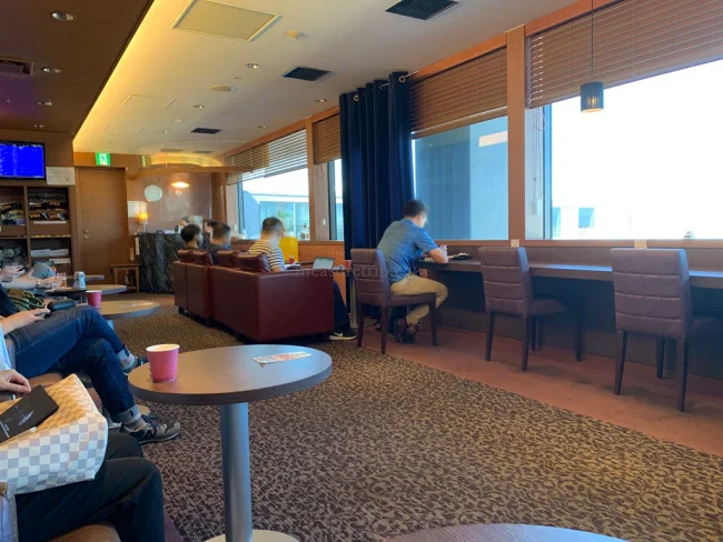 [コロナ後初海外旅行！夏休みグアム旅行記9] カードラウンジ健在！有料だけどビールを注文♪