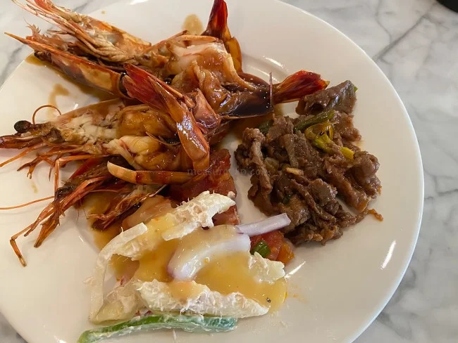 [コロナ後初海外旅行！夏休みグアム旅行記15] ウェスティングアムのラウンジの食事ってこんなにスゴいの！？