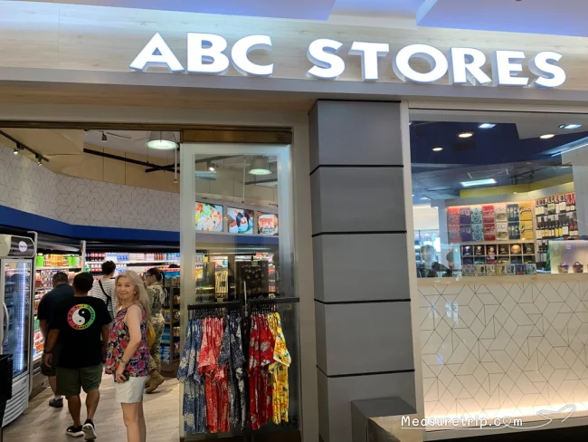 [コロナ後初海外旅行！夏休みグアム旅行記21] ザ・プラザもハワイのような品揃え？