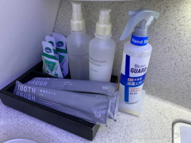 【JALハワイ コロナ後】B789 ビジネスクラス JL74 羽田→ハワイ・ホノルル の機内の様子と機内食 JAL SKY SUITE Ⅲ【飛行機の搭乗記】