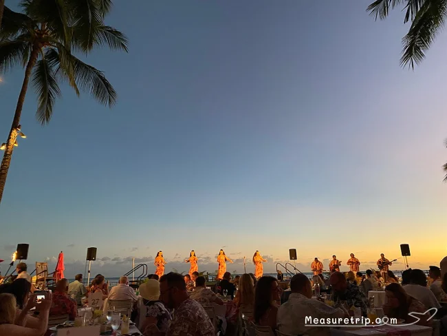 【ハワイ旅行 おすすめ】ハワイに行くなら絶対おすすめ！ロイヤルハワイアンのフラダンスショー「アハ アイナ」【ルアウ ディナーショー 】