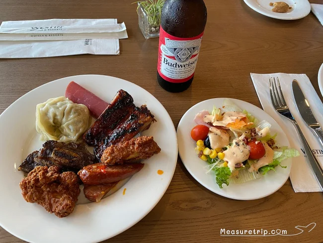 [コロナ後初海外旅行！夏休みグアム旅行記25] 今日もラウンジ飯でディナー♪ うぉっ並んでる！