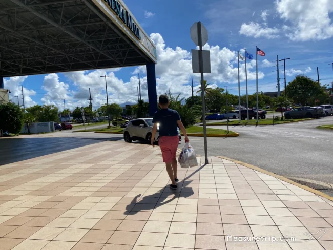 [コロナ後初海外旅行！夏休みグアム旅行記29] 買い物は楽しいけど疲れるなぁ…