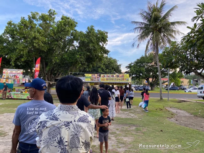 [コロナ後初海外旅行！夏休みグアム旅行記36] チャモロビレッジ ナイトマーケットに長蛇の列