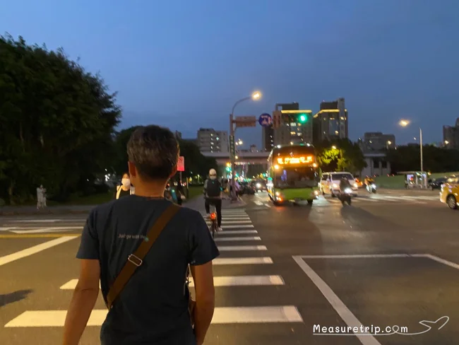[台湾とタイを巡るマリオット・ボンヴォイ旅行記11] ラウンジで軽く食事して夜の台北市内へ