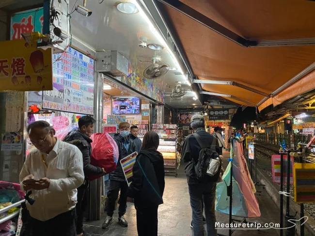 [台湾とタイを巡るマリオット・ボンヴォイ旅行記26] 十分老街で願いを込めてランタン上げ（天燈上げ）