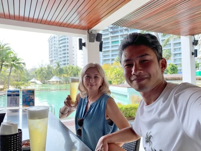 [台湾とタイを巡るマリオット・ボンヴォイ旅行記45] プールサイドバーのハッピーアワー