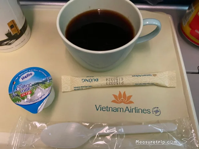[台湾とタイを巡るマリオット・ボンヴォイ旅行記92] ベトナム航空は短時間のフライトでも軽食が出てきた！
