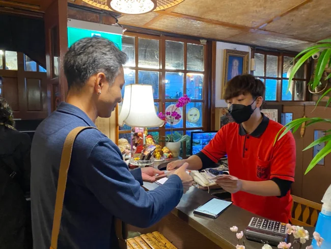 【台湾観光】千と千尋の神隠しの舞台と噂される超人気の台湾観光スポット「九份」の現地ツアーをレポート！