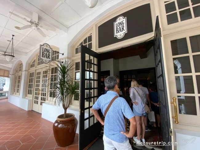 【シンガポール観光】シンガポールスリング発祥の老舗バー「ロングバー - Long Bar」は行くべき？【シンガポール 旅行】