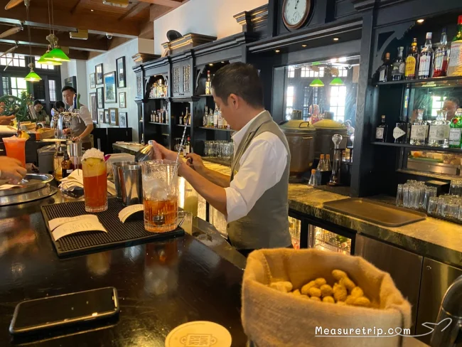 【シンガポール観光】シンガポールスリング発祥の老舗バー「ロングバー - Long Bar」は行くべき？【シンガポール 旅行】
