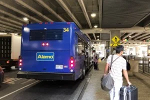 ハワイの空港でレンタカー・シャトルバス乗り場への行き方