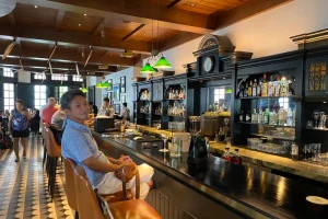 Having true Singapore Sling at Raffles Long Bar [Singapore Travel]
