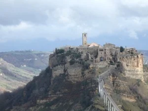 [初めての冬の地中海クルーズ旅行記37] 神様っているんだ!?幻想的なチヴィタ・ディ・バーニョレージョ