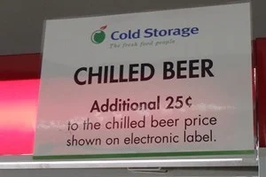 シンガポールのスーパーでは冷えたビールは25セント増し!?