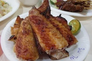 シンガポールのホーカーズ・ニュートンフードセンターに鶏肉はあった!