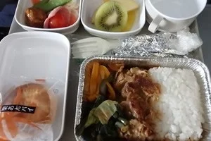 中国国際航空。短距離フライトでも機内食を提供してくるって、地味にスゴいと思うんだが。。。