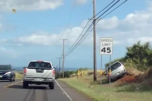 ハワイのドライブは気持ち良すぎる。あ!?車が突っ込んでった!!事故や(汗)