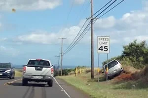 [エアアジアで行く激安ハワイ旅行記31] ハワイのドライブは気持ち良すぎる。あ!?車が突っ込んでった!!事故や(汗)