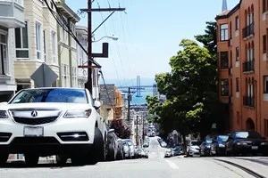 サンフランシスコで初運転、、、だから、アメリカは禁止標識なかったら赤でも右折できる言うたやん?(怒)