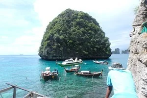 [タイの秘境・ピピ島とプーケットを巡る旅行記34] ピピ・レイ島のマヤベイの反対側にはローサマベイがあるらしい。が