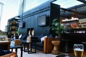 何とかたどり着いた穴場のプライオリティパスOKのラウンジ「LOUNGE B」＠ドバイ国際空港・コンコースB