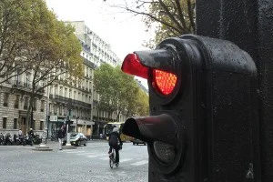 フランス・パリのレンタル自転車。便利そうだけど使うのは難易度高い？