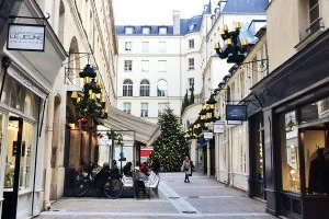 [エミレーツ航空で往復1.9万円！爆安フランス・パリ旅行記62] 迷い込んだセレブなクリスマスの路地「Village Royal」