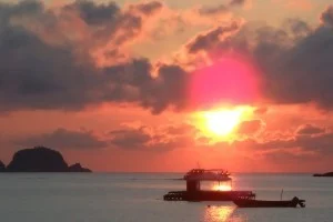 [マレーシアの秘境離島・レダン島GW旅行記35] 早朝のビーチでシュノーケル