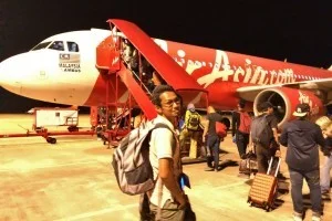 [マレーシアの秘境離島・レダン島GW旅行記70] 歩いてエアアジアの国内線A320に乗り込む。