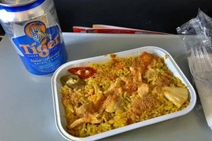 [マレーシアの秘境離島・レダン島GW旅行記80] エアアジアさんの機内食「エンペラーフライドライス」が美味い。