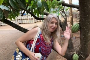 [憧れのラニカイビーチに泊まるハワイ旅行記31] 初めて見るカカオの実。手のひらぐらいの大きさがあってびっくり。