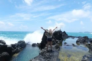 [憧れのラニカイビーチに泊まるハワイ旅行記49] ラニカイビーチの沖合にあるワイルドな大自然の風景。