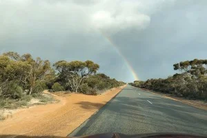 [野生のカンガルーがいる世界一のビーチを目指して！西オーストラリア・ロングドライブ旅行記61] 虹に導かれてHOPETOUN（ホープタウン）へ
