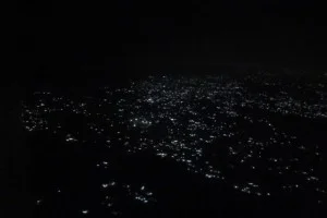 タンザニアの首都ダルエスサラームの夜景が見える！いよいよアフリカだ！