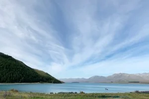 [年末年始のニュージーランド・テカポ湖に世界一の星空を見に行く旅行記36] 目の前にテカポ湖を臨む「Lake Tekapo Motels and Holiday Park」