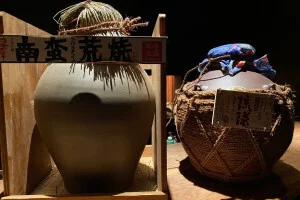 泡盛・古酒を甕（かめ）を見ながら飲み比べ