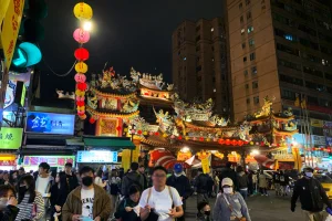 週末の饒河街観光夜市