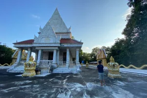 タイの寺院を初めて訪れる