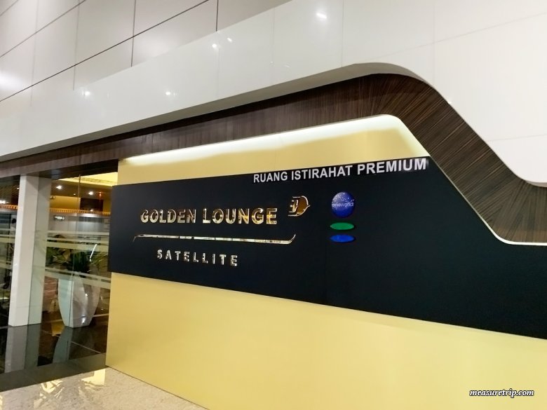 要問合わせ♥️海外空間♥️ラグジュアリー　ゴールド　テーブル　サロン用品　金運 クアラルンプール国際空港 KLIA1】 マレーシア航空 ゴールデンラウンジ